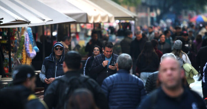 Desempleo se mantiene sobre 8,5% y la informalidad anota una leve alza en trimestre agosto-octubre