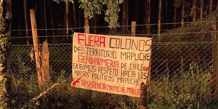 Ataque incendiario dejó dos viviendas destruidas en Victoria
