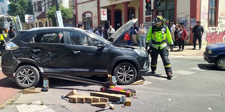 Colisión vehicular dejó un lesionado en centro de Osorno