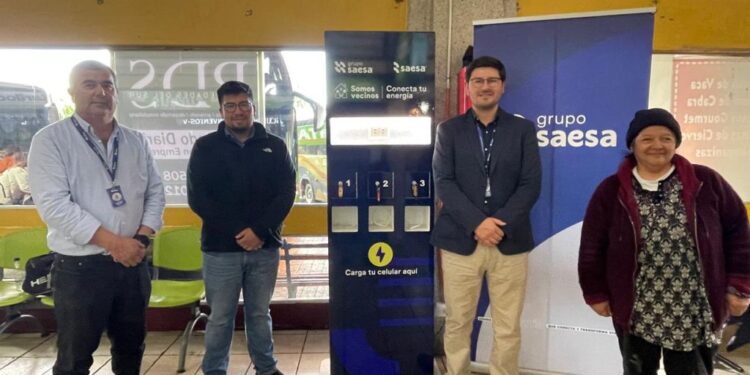 Saesa instaló tótem de carga en terminal de buses de Osorno