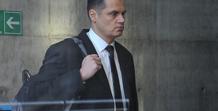 Decretan arraigo nacional contra Claudio Crespo por apremios ilegítimos en el estallido social 