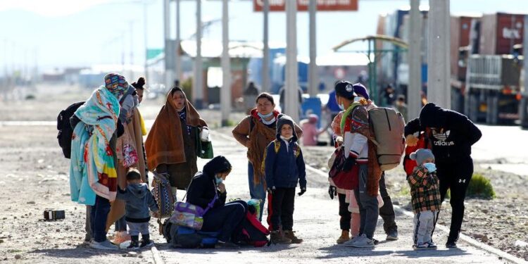Gobierno se abre a regularizar a migrantes que se empadronaron y que tengan vínculos laborales y familiares en Chile