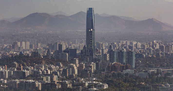 Chile cae en ranking de The Economist y sale del «top 10»: Fue superado por Colombia