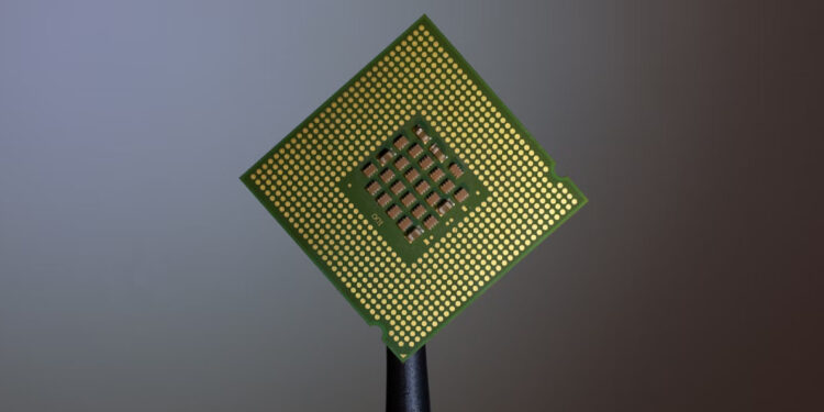EEUU anunció nuevas restricciones a China para frenar su avance en microchips