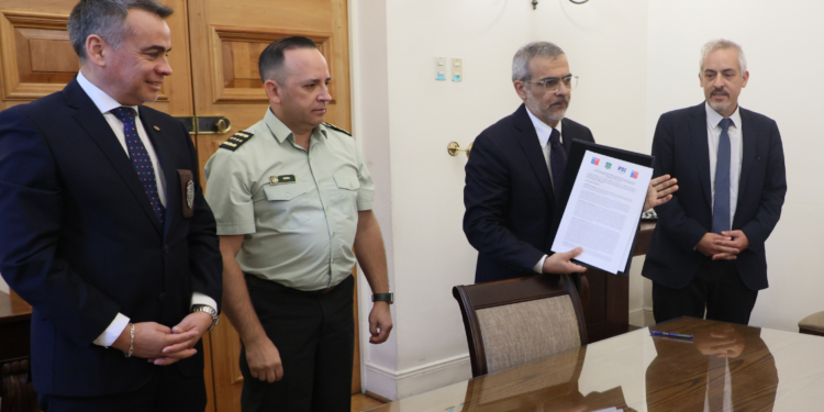 Gobierno firmó protocolo para agilizar expulsiones de inmigrantes ligados a delitos