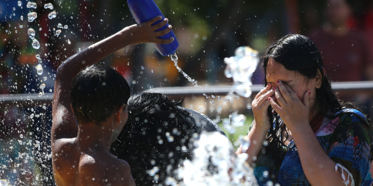 Gobierno reforzó llamado a no salir «entre las 10:00 y 17:00 horas» por el calor