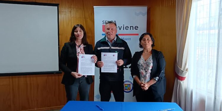 Conaf y Senda firman convenio para ingreso gratuito a parques nacionales de la región