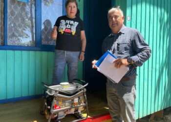 Familia de vecino electrodependiente de Osorno recibe equipo de respaldo de parte de Saesa
