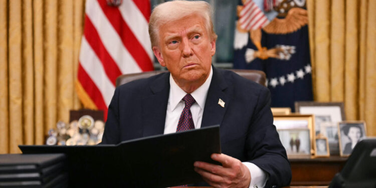 B&W: 77% de chilenos aprueba que Trump declare como organización terrorista al Tren de Aragua