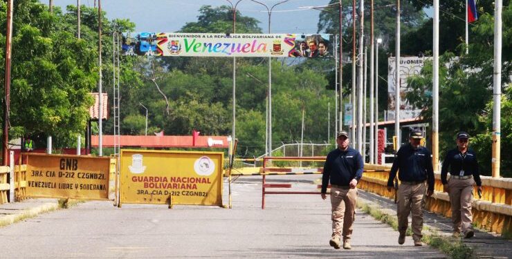 Venezuela reabre fronteras con Brasil y Colombia tres días después de la toma de posesión de Maduro