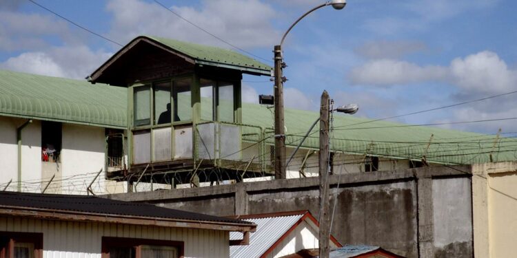 Conforman Banco Comunal en cárcel de Osorno donde participan reclusos emprendedores