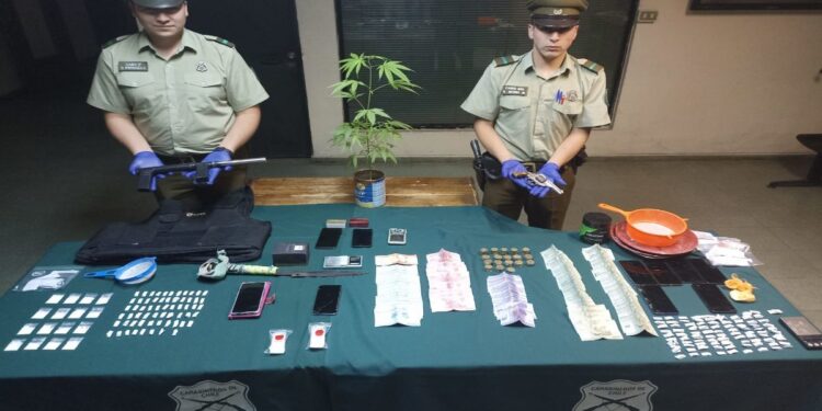 Detienen a 8 personas tras allanamientos a viviendas en campamento de Osorno