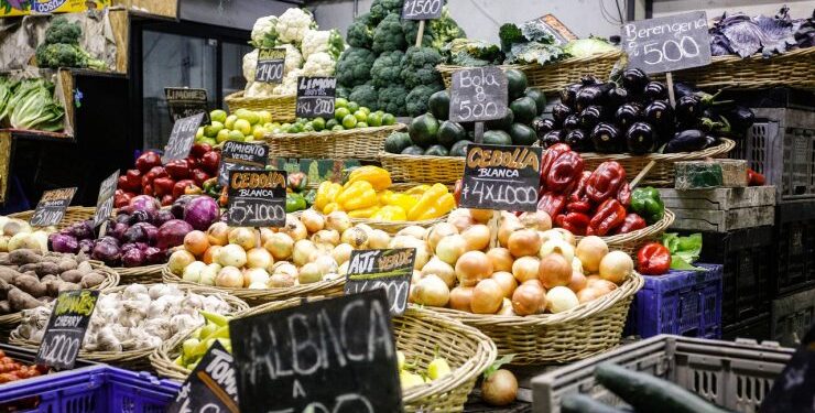 Encuesta del Banco Central pronostica que inflación no bajará al 3% hasta el 2026