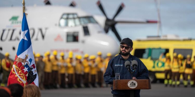 Hércules C130 y aviones de combate: Boric presenta recursos para combatir incendios