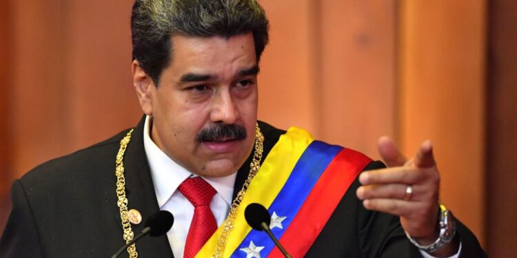 Sin actas y con cuestionamientos: Nicolás Maduro asumió como presidente de Venezuela