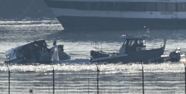Accidente aéreo en Washington: más de 30 cadáveres han sido recuperados del río