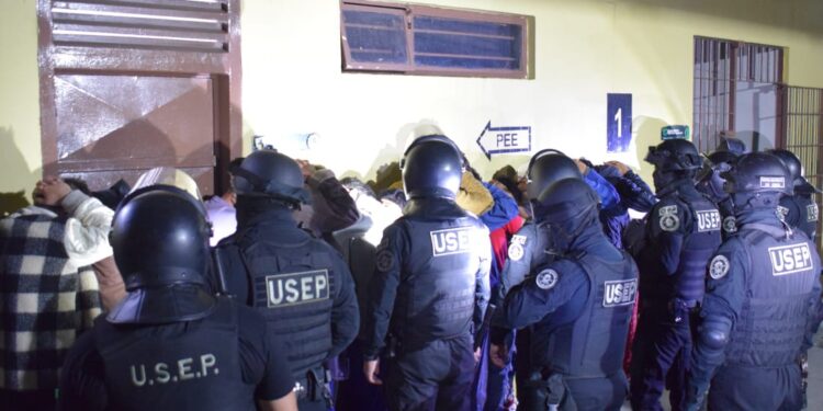 Gendarmería Los Lagos implementa allanamientos dirigidos para combatir a bandas criminales