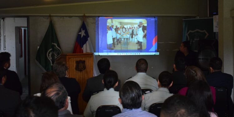 Internos de la cárcel de Osorno se capacitaron en pastelería