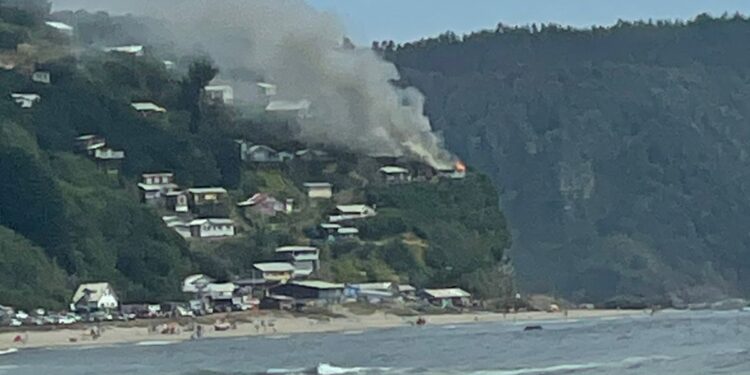 Declaran Alerta Roja en San Juan de la Costa por incendio forestal
