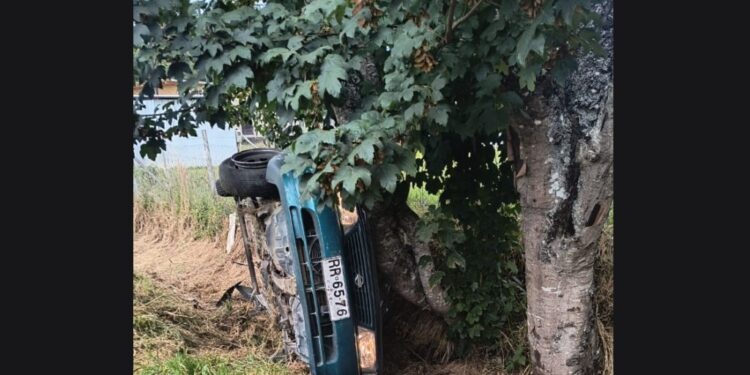 Osorno: Vehículo terminó volcado tras accidente en sector Mulpulmo