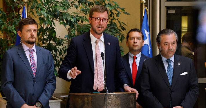 Republicanos irá al TC: Piden que ministra Fernández y senadora Allende «sean cesadas de sus cargos»
