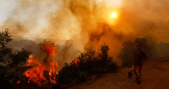 Controlaría revela que Conaf pagó más de $1.000 millones en horas extra entre 2023 y 2024
