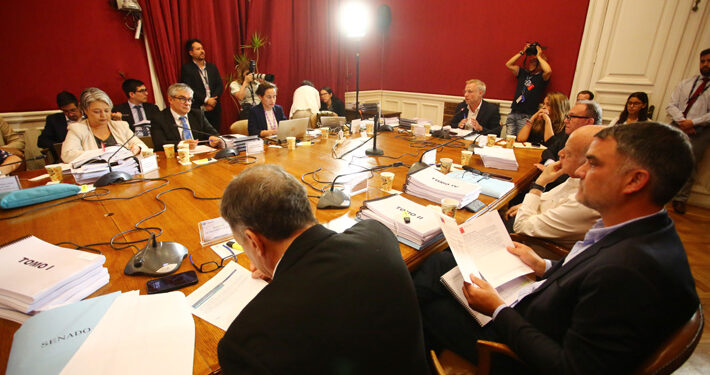 Comisión de Hacienda aprueba alza gradual de la PGU: Debate por pensiones se retomará este sábado