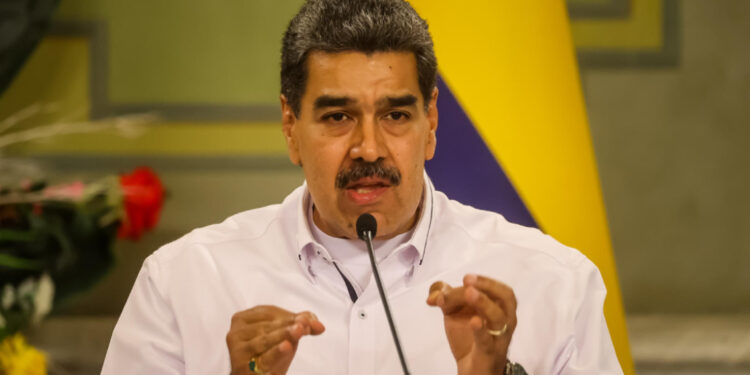 Maduro despliega 1.200 agentes para «garantizar la paz» en su investidura