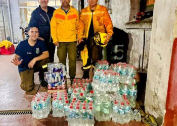 Casino MDS entregó donación a Bomberos de Tomé en apoyo a la emergencia por incendios