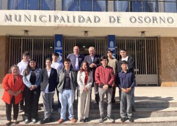 Osorno: entregan computadores a los 10 estudiantes con mejores puntajes en la PAES
