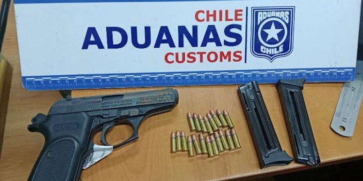 En Cardenal Samoré Aduanas detecta a 3 conductores ingresando con arma y municiones