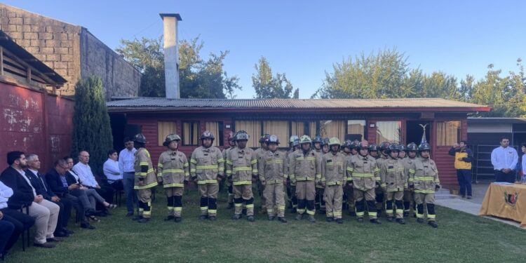 30 bomberos de Osorno se certificaron como combatientes forestales