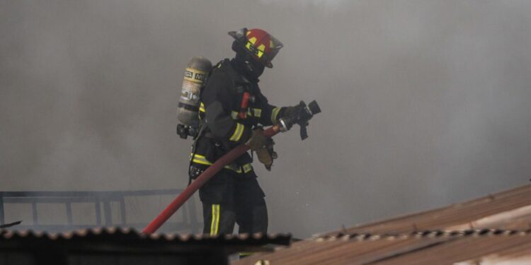 Conmoción en Puerto Montt: Matrimonio muere en incendio tras salvar a sus dos hijas