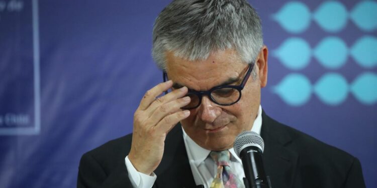 Cadem: Ministro Marcel alcanza su nivel más bajo de aprobación