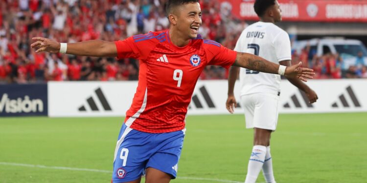 La Roja de Gareca golea 6-1 a Panamá en su primer partido del año