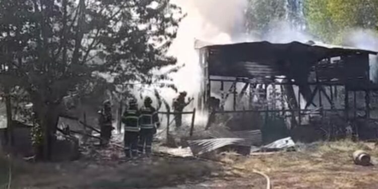 Incendio en sector Polloico afectó una vivienda y dejó a una adulta mayor damnificada