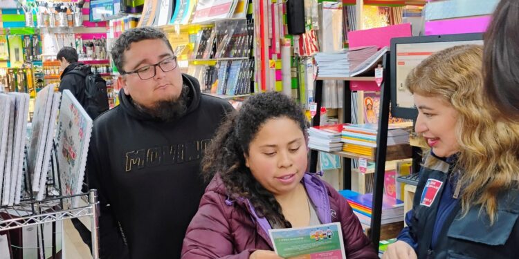 Osorno: Autoridades fiscalizaron y entregaron recomendaciones para compra de útiles escolares