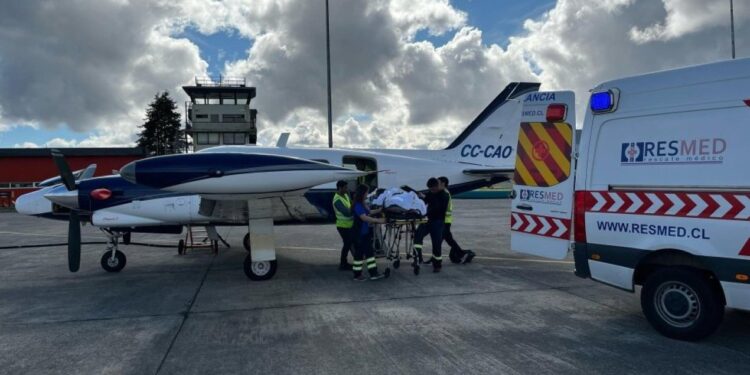 Concretan exitoso traslado a Puerto Montt de joven chilena accidentada en Argentina