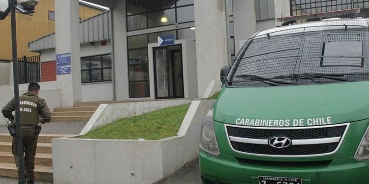 Ancud: Detienen a padre acusado de golpear a su hijo de 14 años y abusar sexualmente a polola del menor