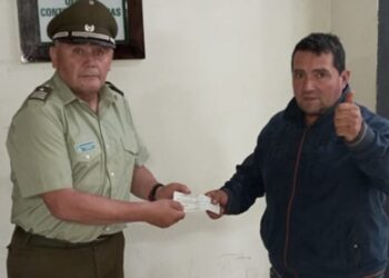 Devuelven cheque por 4 millones de pesos a hombre en Osorno