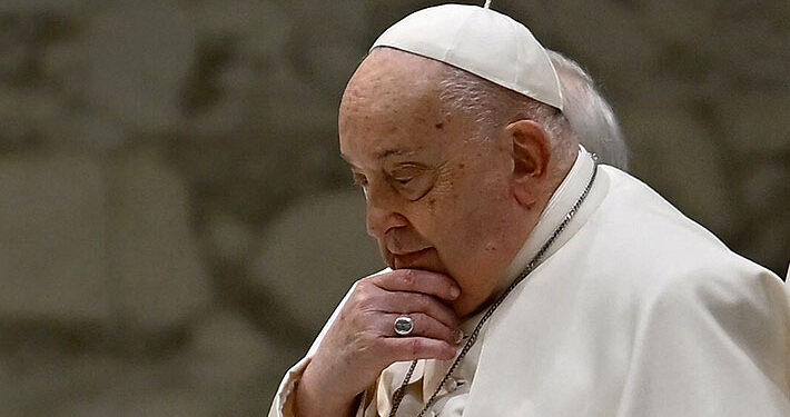 Papa Francisco cumple una semana hospitalizado por neumonía: Vaticano afirma que pasó una «buena noche»