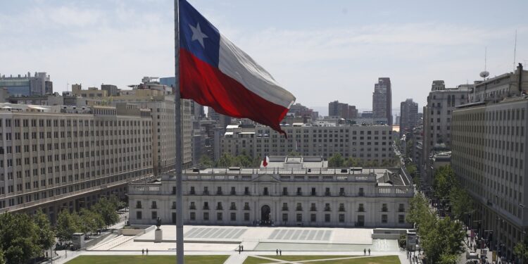Chile bajó tres puestos en Índice de Percepción de la Corrupción