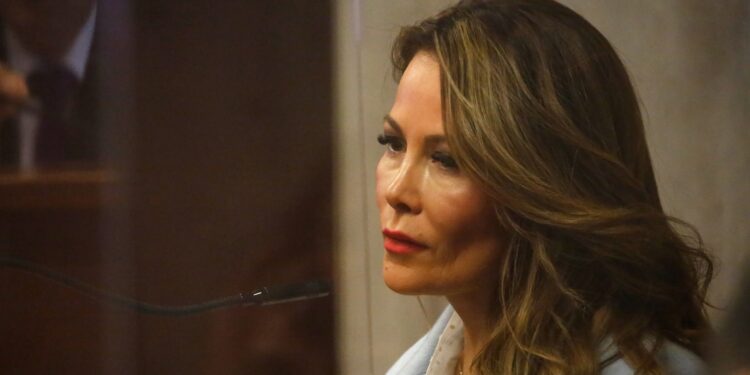 Tribunal revoca prisión preventiva de Cathy Barriga: Quedó bajo arresto domiciliario