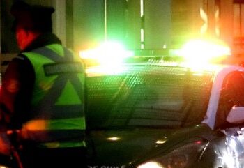 Mujer fallece tras volcamiento e incendio de vehículo en San Pablo: familia logró escapar