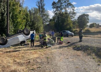 Camioneta volcó en ruta U-400 dejando a cuatro personas lesionadas