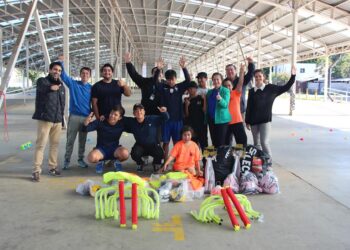 Autoridades entregaron materiales deportivos a menores que asisten a los talleres PIB de Osorno