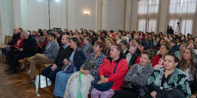 Charla de mujeres en Osorno abordó igualdad de género y desarrollo social y personal