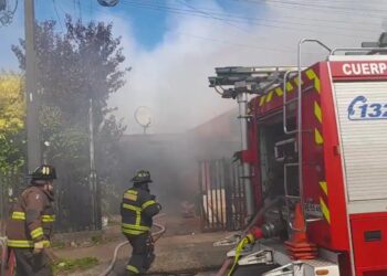 Incendio afectó vivienda y dos bodegas en sector Francke: no hubo lesionados