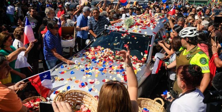 Miguel “Negro” Piñera recibe emotivo homenaje en la Pérgola de las Flores