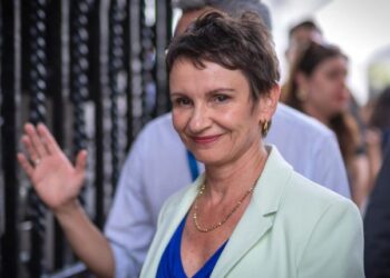 Carolina Tohá confirma su precandidatura presidencial: “Ha llegado el momento de emprender otra lucha política”